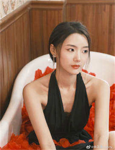 《麻麻装睡用屁股迎合我1-西方37大但人文艺术A》